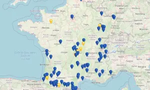Carte de France avec des points bleus et jaunes. Idéal pour planifier votre thalasso et vérifier le remboursement mutuelle.