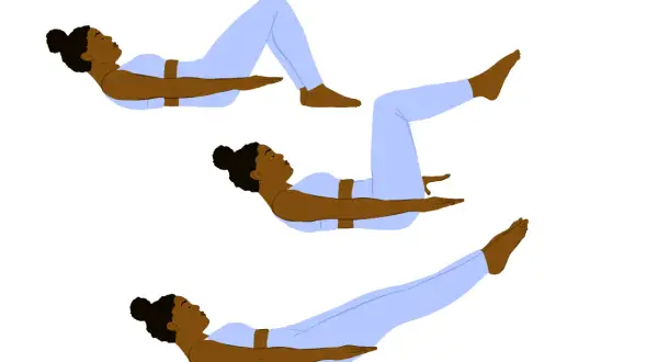 Femme effectuant un exercice bas du ventre, passant de la position assise jambes pliées à la position allongée jambes tendues.