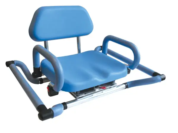 Siège de bain pivotant bleu avec accoudoirs et dossier, conçu pour faciliter l'accès à la douche. Ce siège de bain pivotant remboursé par sécu offre sécurité et confort.